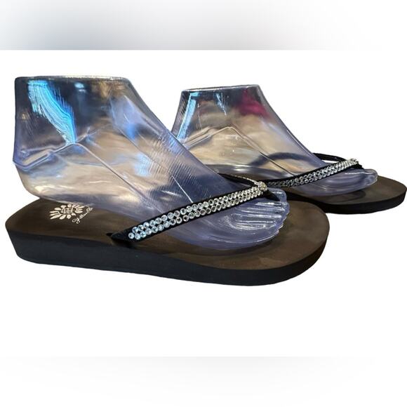 Yellow Box Jello Women’s Size 8 Brown Bejewled Flip Flips - Picture 3 of 4